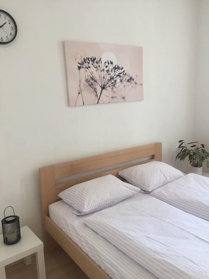 Apartaments Simsim Lviv Exteriör bild