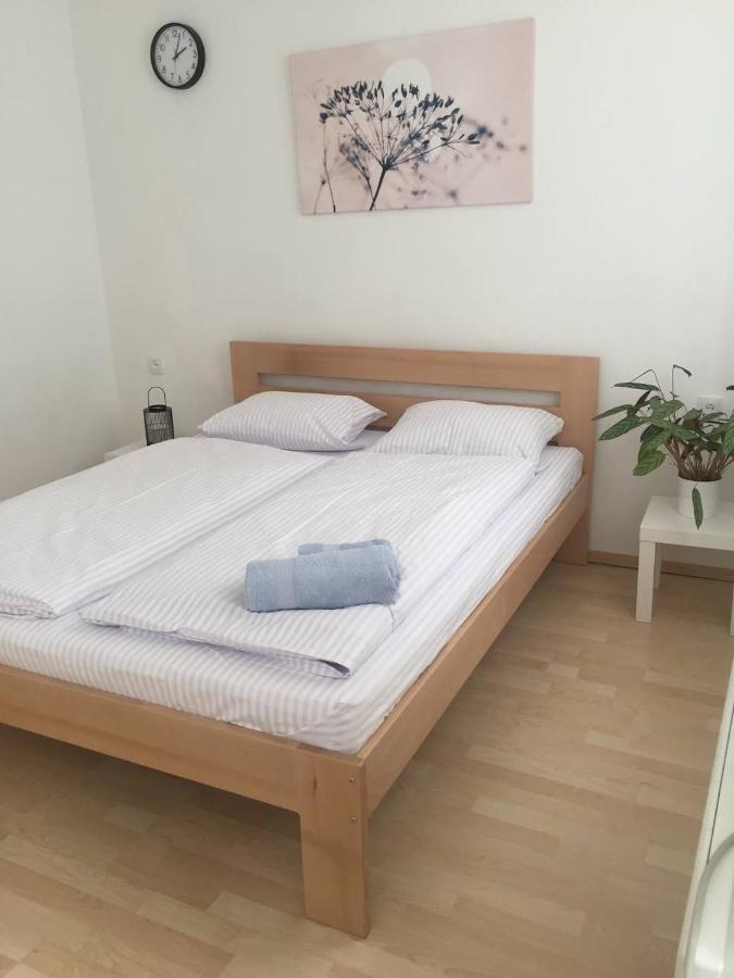 Apartaments Simsim Lviv Exteriör bild