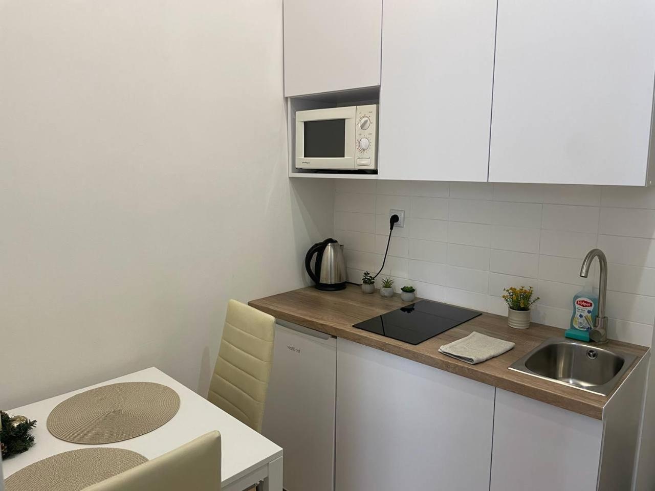 Apartaments Simsim Lviv Exteriör bild